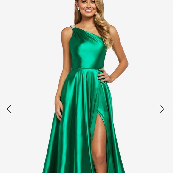 Sherri Hill Elegant Green One-Shoulder Dress - Picture 2 of 6